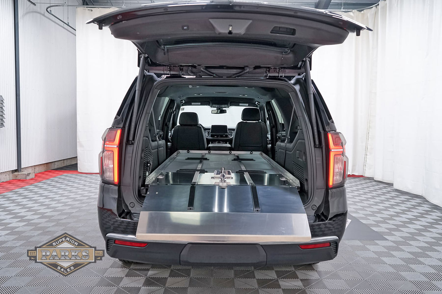 Industrial First Call Vehicle Floor with Rollers – Suburban